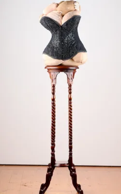 Bodies / Self portrait by Hannah Dando