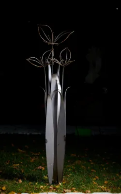 Flowers with Flax by Melanie Rayski-Mati