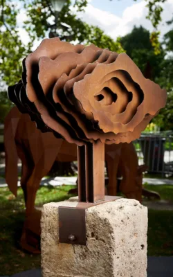 Knot by Helen Neyland