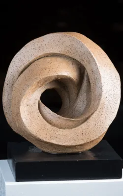 Mobius Curve by Susie Ashkenazi