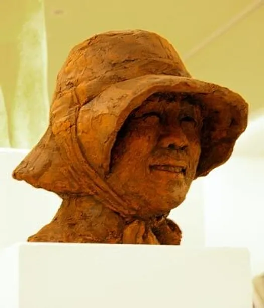 Woman whom I met at the blueberry farm by Anthony Kim